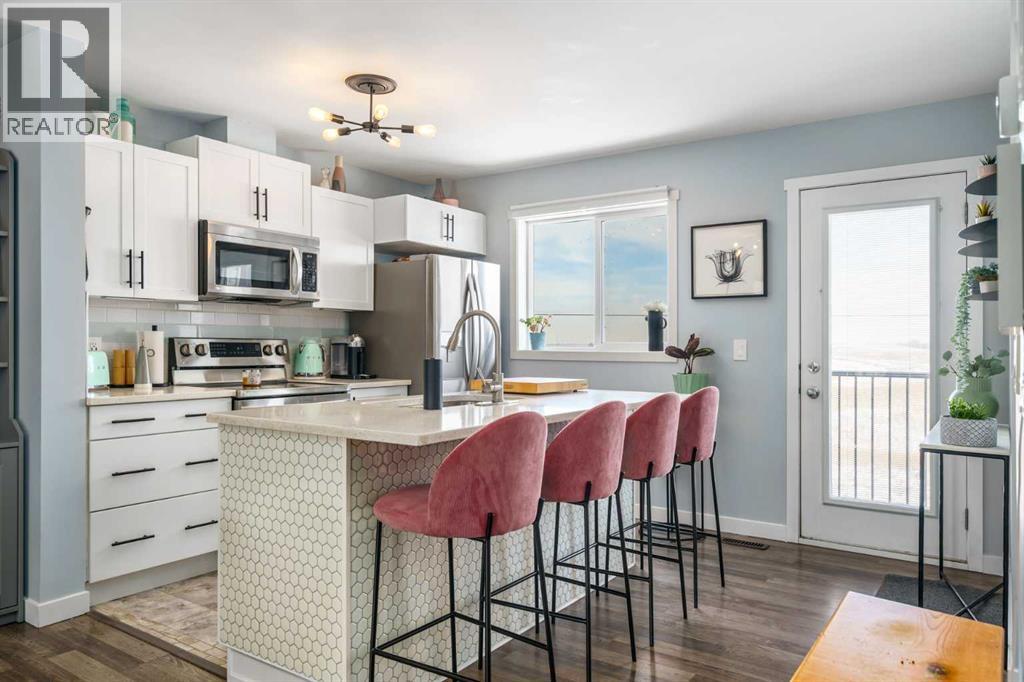 381 Copperpond Landing SE, Calgary, Alberta  T2Z 1G6 - Photo 3 - A2288788