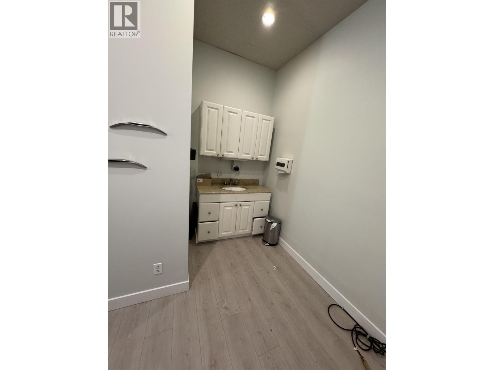 307 1194 Lansdowne Drive, Coquitlam, British Columbia  V3E 1J7 - Photo 9 - C8077444