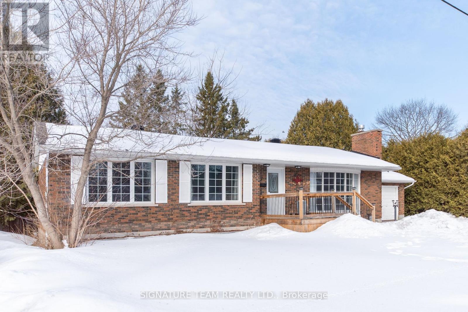 7 Mary Street, Petawawa, Ontario  K8H 1R6 - Photo 2 - X12937288