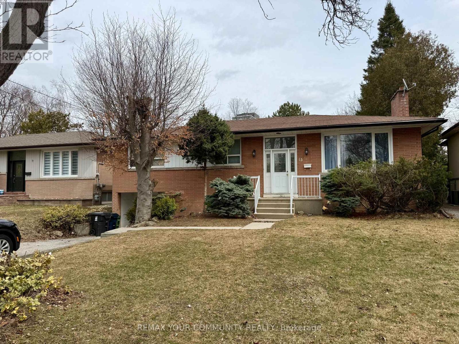 15 Ambrose Road, Toronto, Ontario  M2K 1S2 - Photo 2 - C12937316