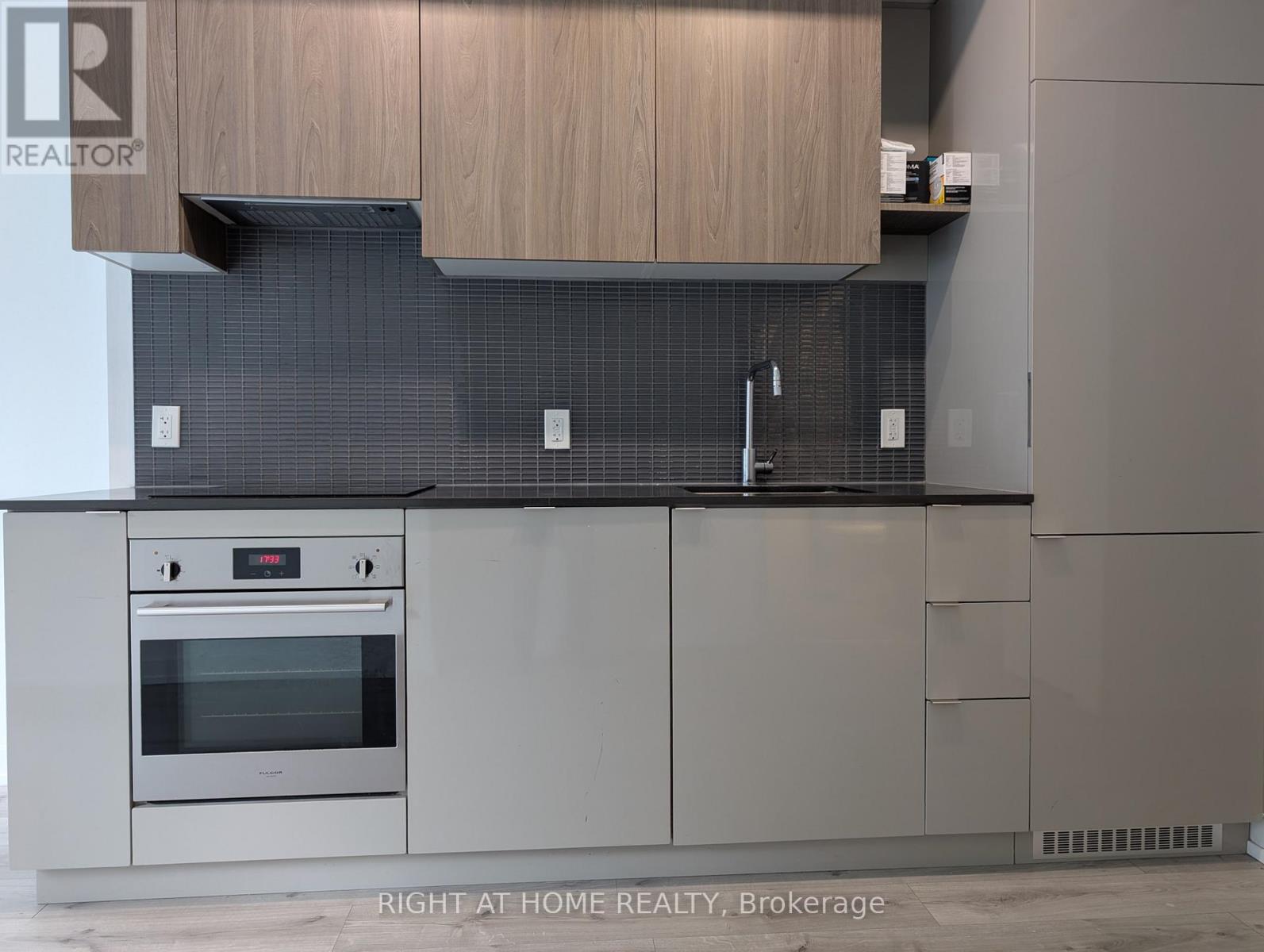 723 - 161 Roehampton Avenue, Toronto, Ontario  M4P 0C8 - Photo 2 - C12937368