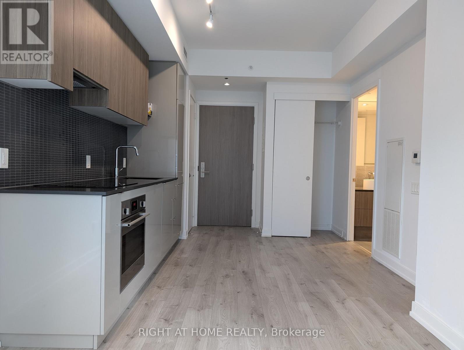 723 - 161 Roehampton Avenue, Toronto, Ontario  M4P 0C8 - Photo 3 - C12937368