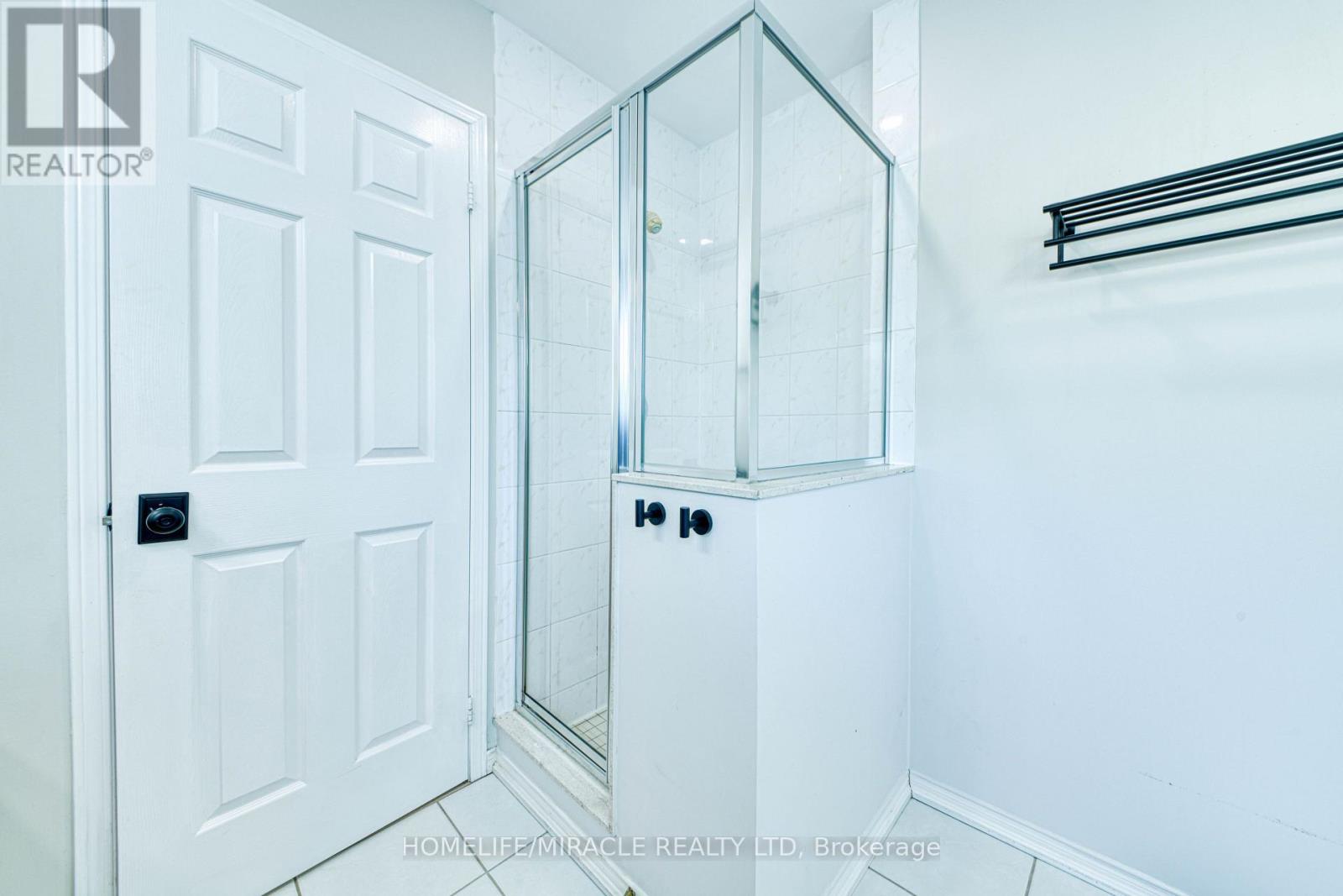 Upper - 1350 Aldergrove Drive, Oshawa, Ontario  L1K 2Y6 - Photo 13 - E12937332