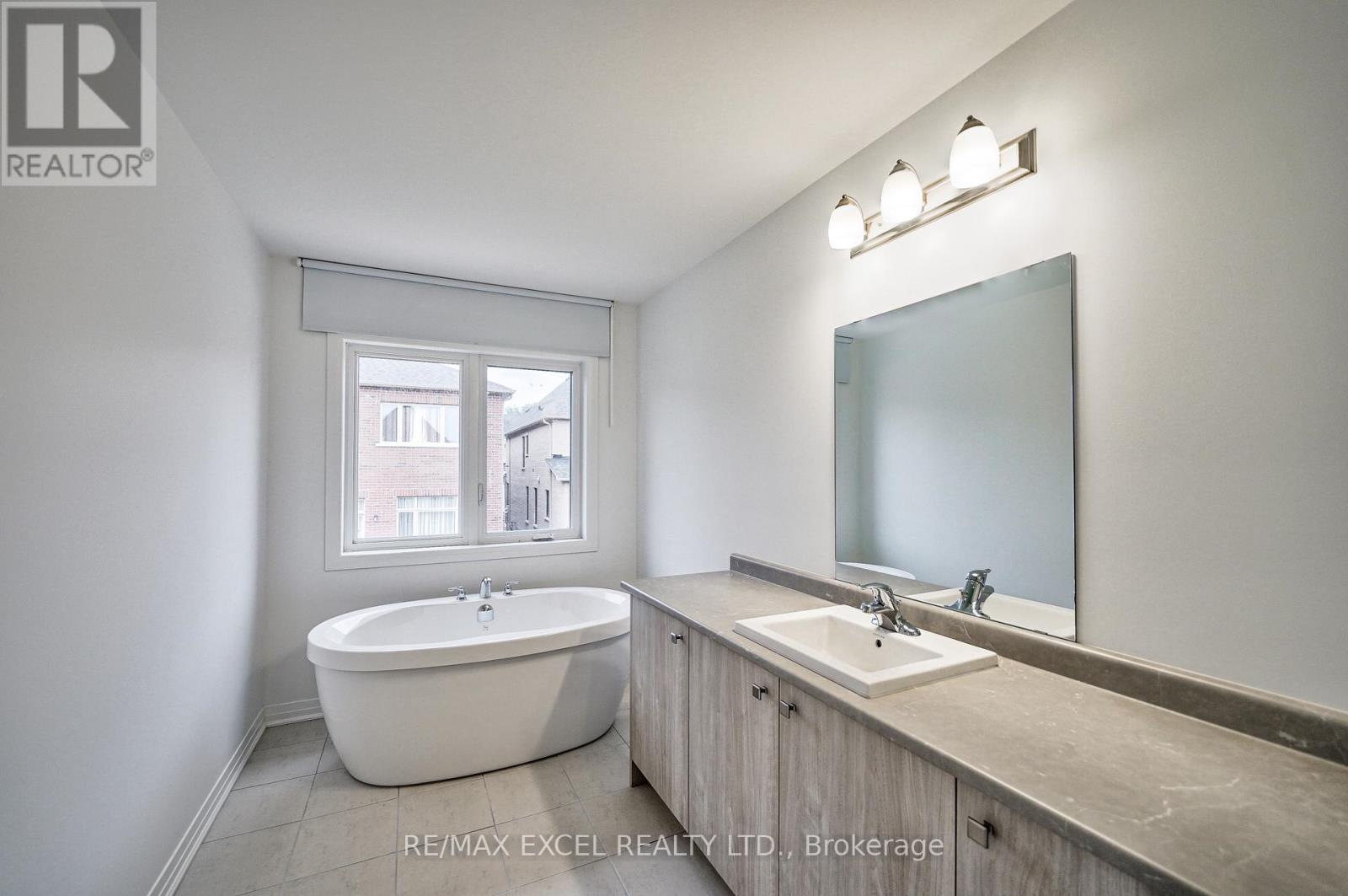 Main - 26 Deer Ridge Crescent, Whitby, Ontario  L1P 0P3 - Photo 13 - E12937344