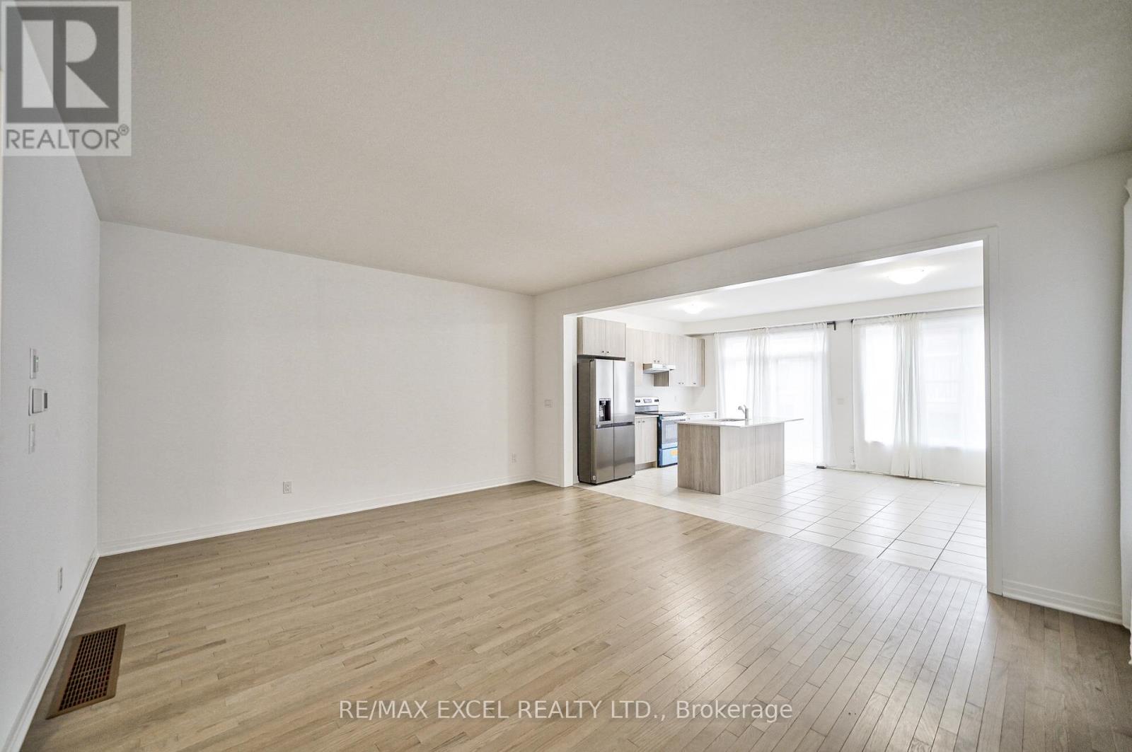 Main - 26 Deer Ridge Crescent, Whitby, Ontario  L1P 0P3 - Photo 4 - E12937344