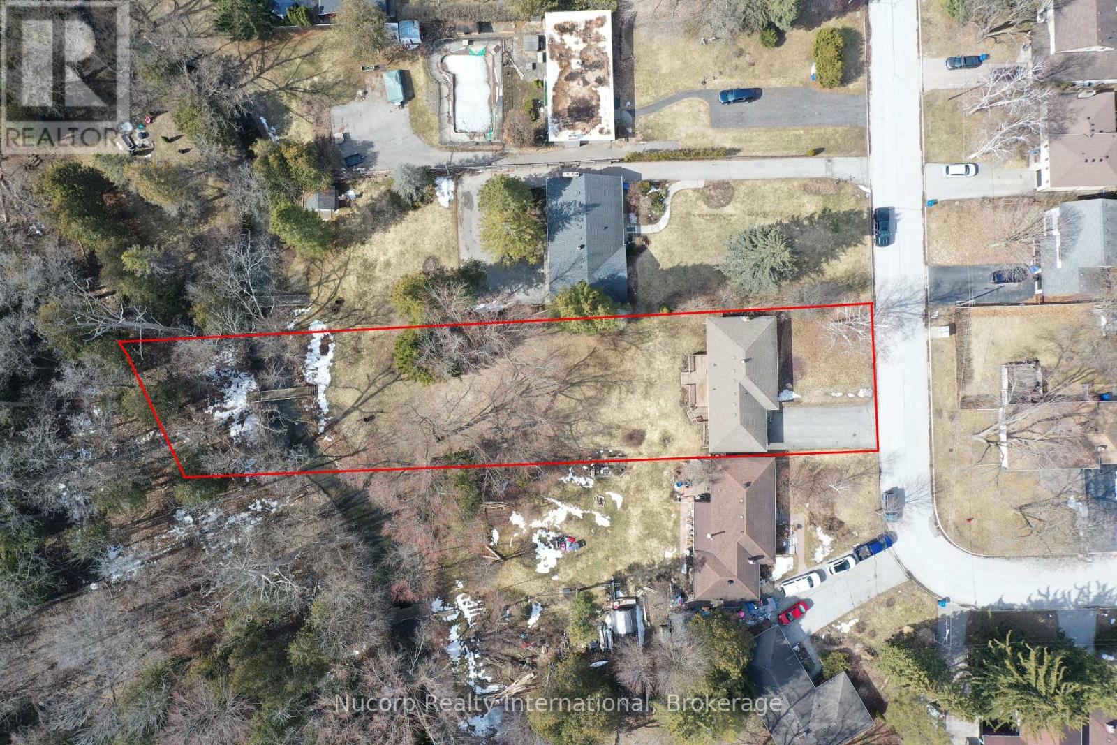 774 Sutherland Avenue, Newmarket, Ontario L3Y 1G1 - Photo 2 - N12937306