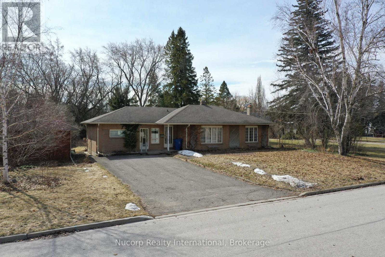 774 Sutherland Avenue, Newmarket, Ontario L3Y 1G1 - Photo 5 - N12937306