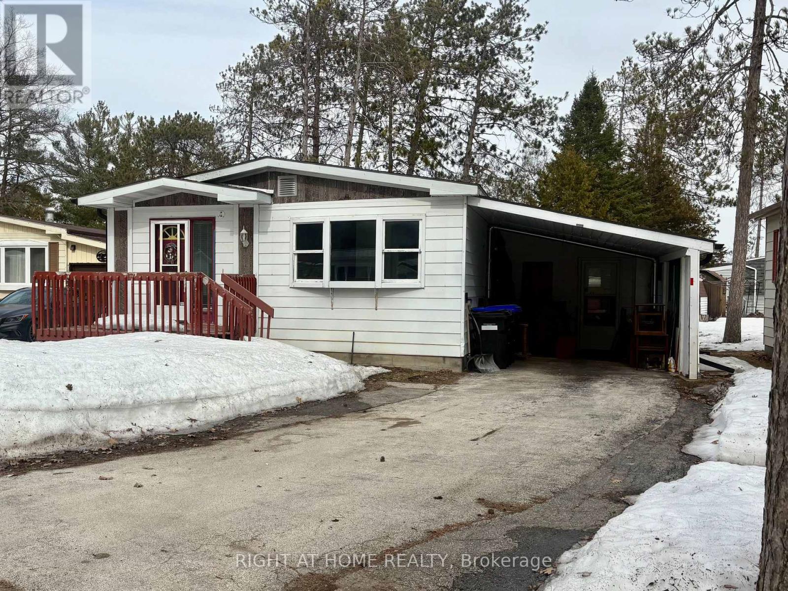 14 Sinclair Avenue S, Wasaga Beach, Ontario  L9Z 1K3 - Photo 1 - S12937308
