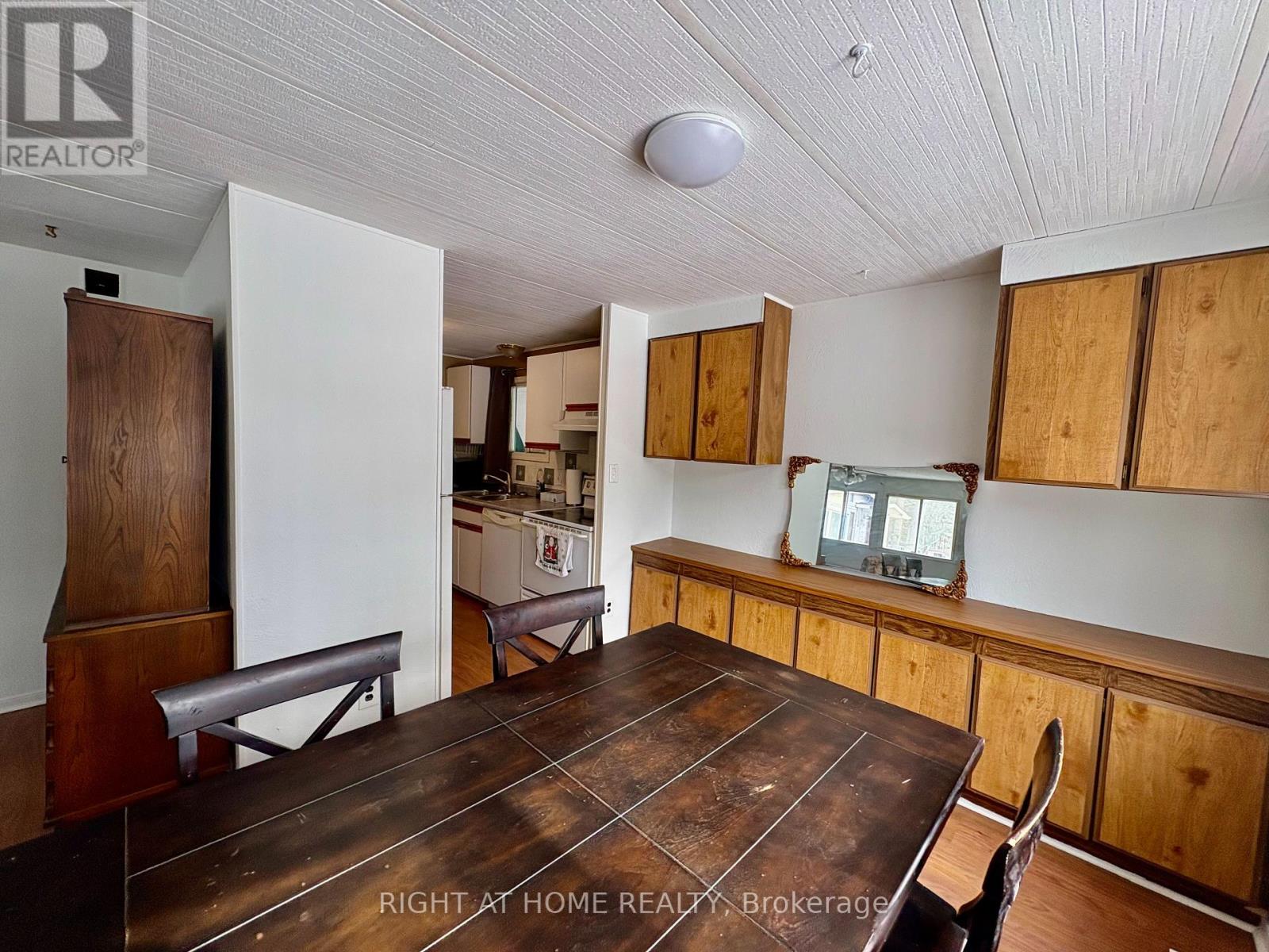 14 Sinclair Avenue S, Wasaga Beach, Ontario  L9Z 1K3 - Photo 10 - S12937308