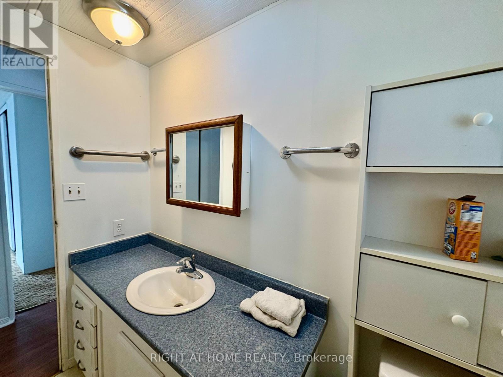 14 Sinclair Avenue S, Wasaga Beach, Ontario  L9Z 1K3 - Photo 15 - S12937308