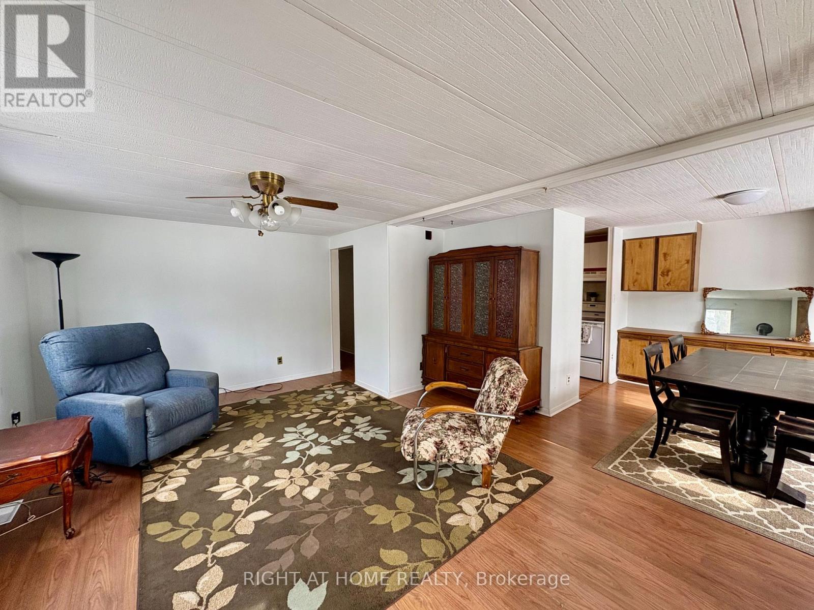 14 Sinclair Avenue S, Wasaga Beach, Ontario  L9Z 1K3 - Photo 6 - S12937308