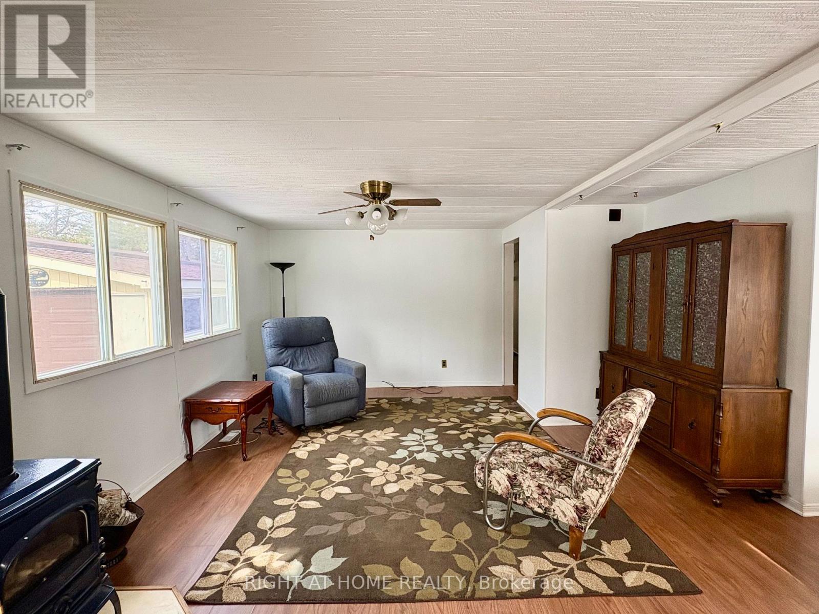 14 Sinclair Avenue S, Wasaga Beach, Ontario  L9Z 1K3 - Photo 7 - S12937308