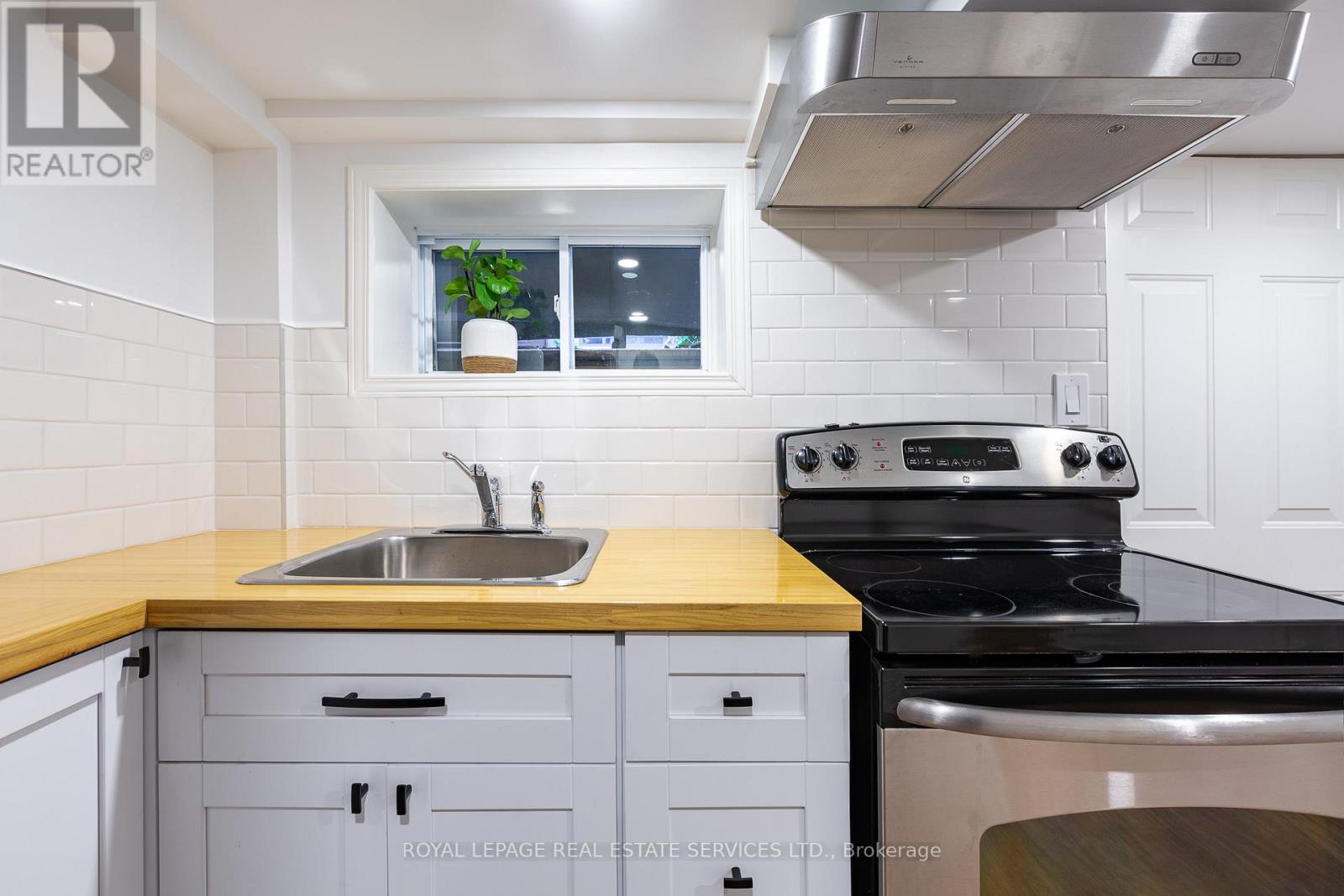 29 Parkside Drive, Toronto, Ontario  M6R 2Y7 - Photo 30 - W12937304