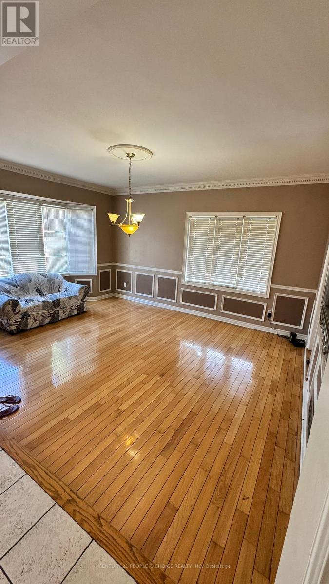 Upper - 2 Loggers Lane, Brampton, Ontario  L6X 4T3 - Photo 11 - W12937328