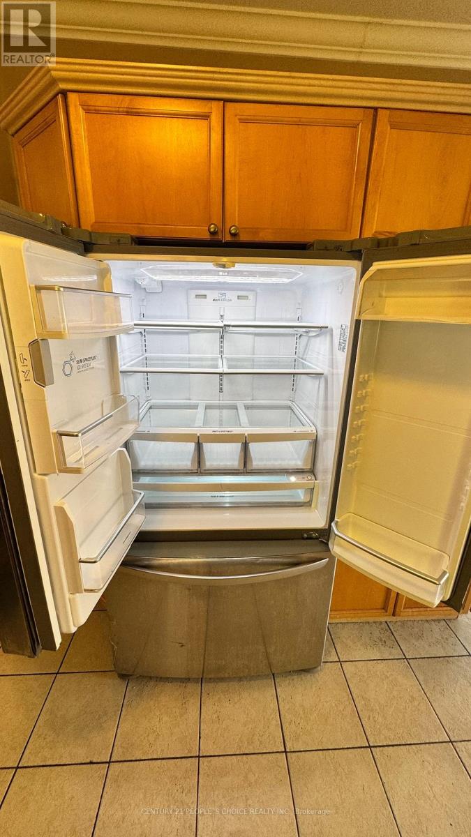 Upper - 2 Loggers Lane, Brampton, Ontario  L6X 4T3 - Photo 5 - W12937328