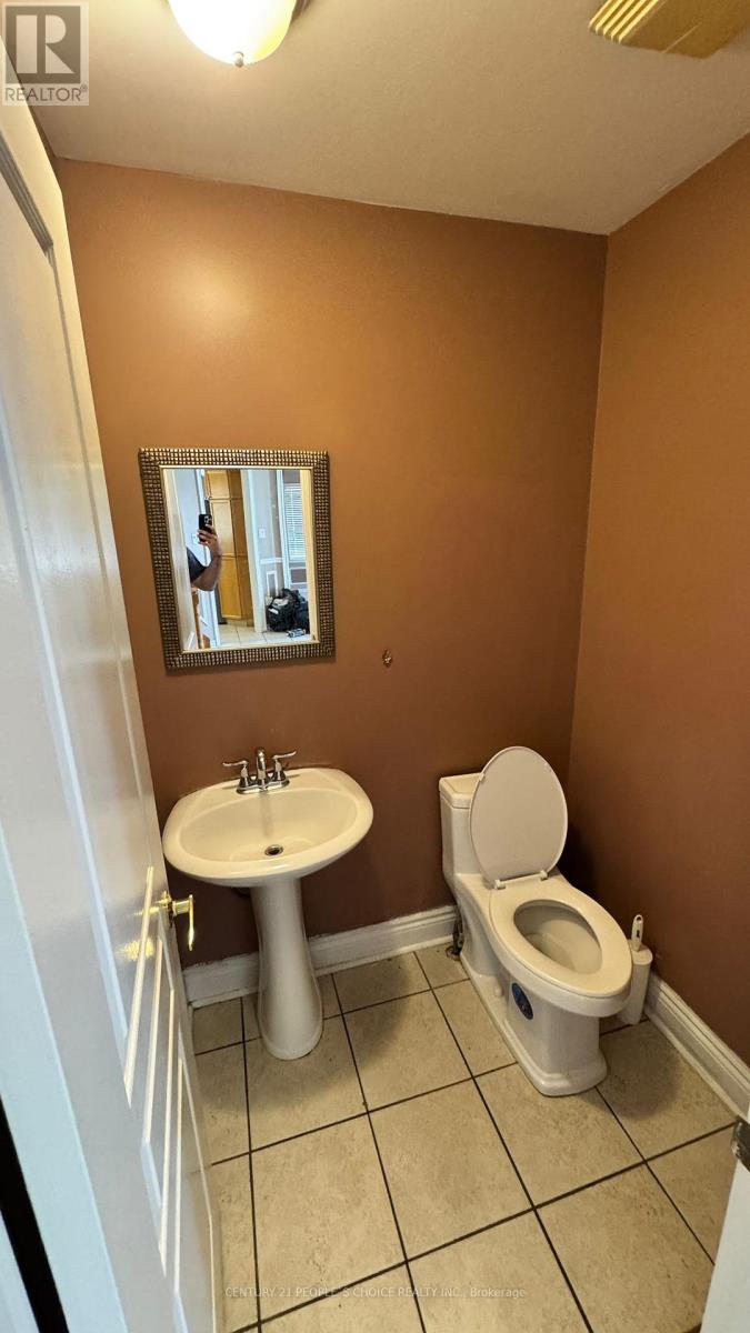 Upper - 2 Loggers Lane, Brampton, Ontario  L6X 4T3 - Photo 8 - W12937328