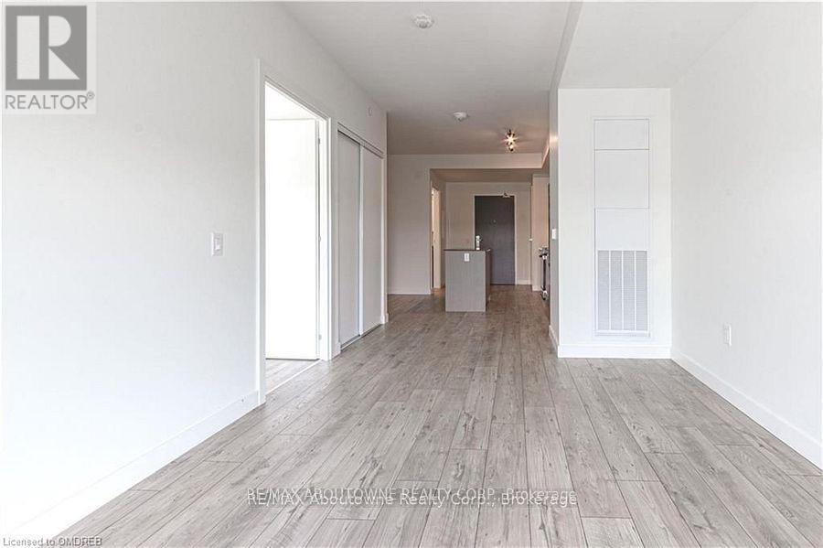 B0201 - 133 Bronte Road, Oakville, Ontario  L6L 3C1 - Photo 9 - W12937338