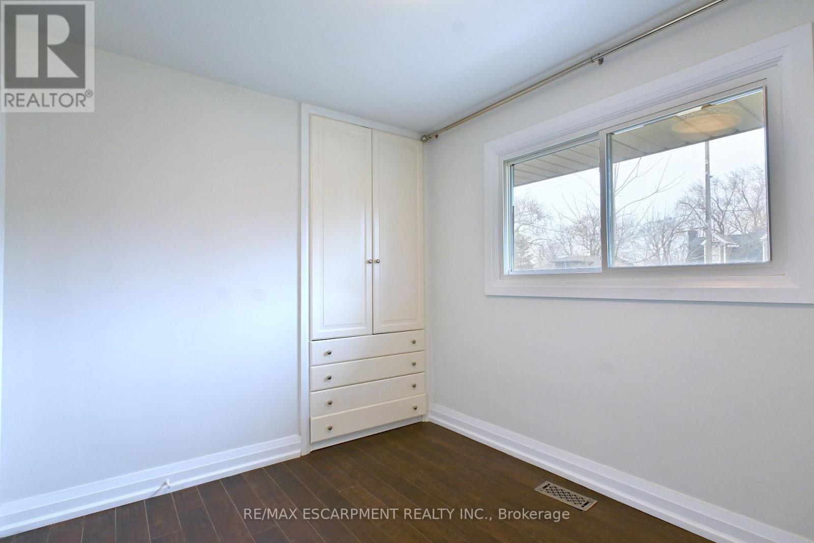 2313 Fassel Avenue, Burlington, Ontario  L7R 3P4 - Photo 11 - W12937380