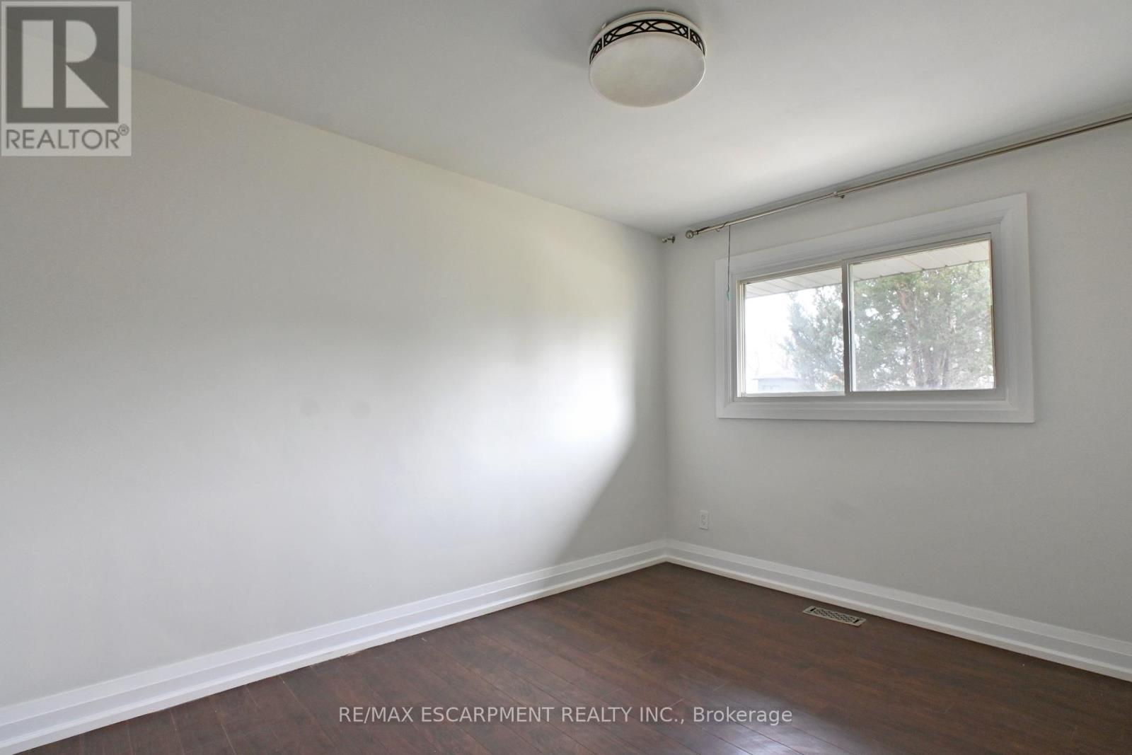 2313 Fassel Avenue, Burlington, Ontario  L7R 3P4 - Photo 12 - W12937380