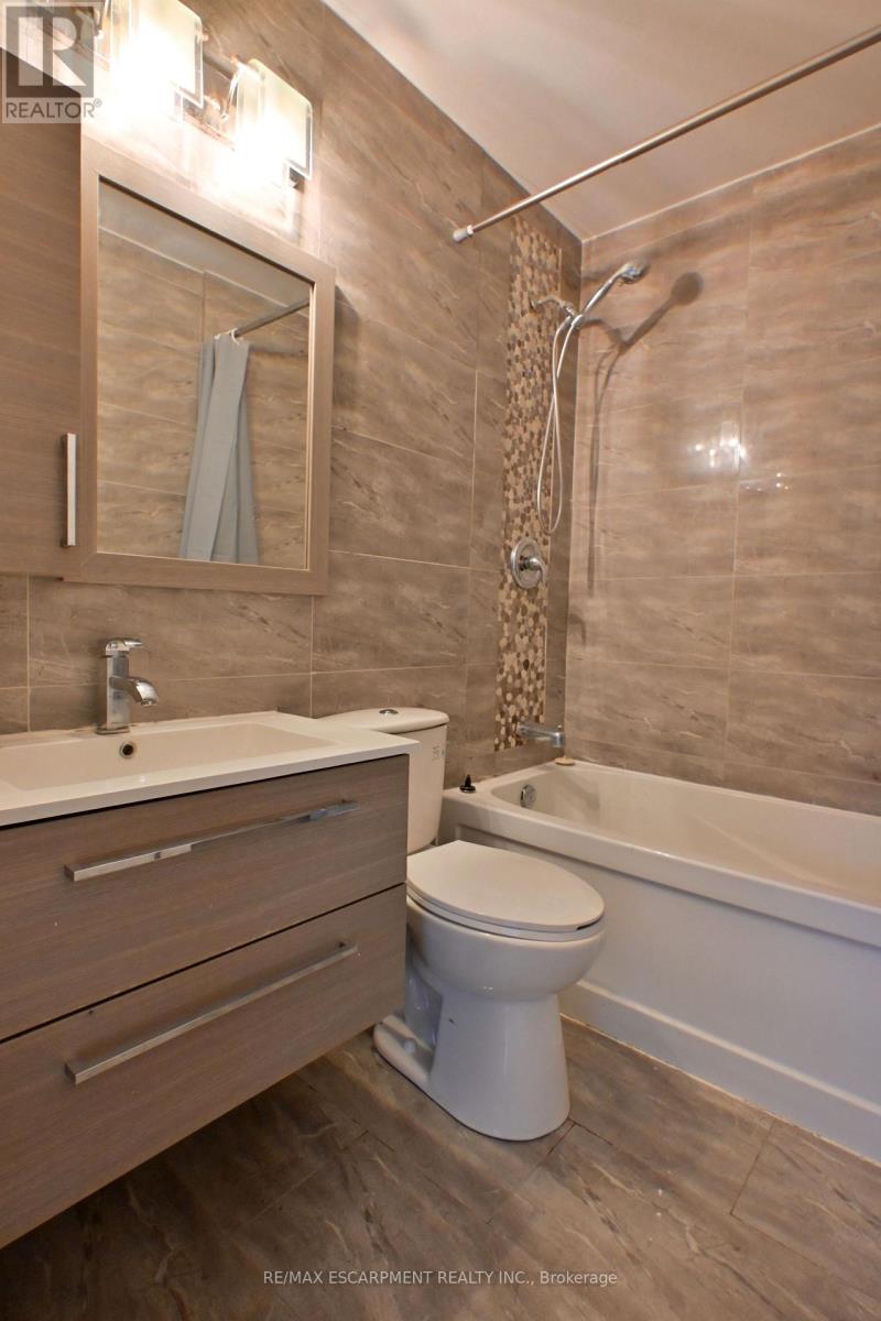 2313 Fassel Avenue, Burlington, Ontario  L7R 3P4 - Photo 16 - W12937380