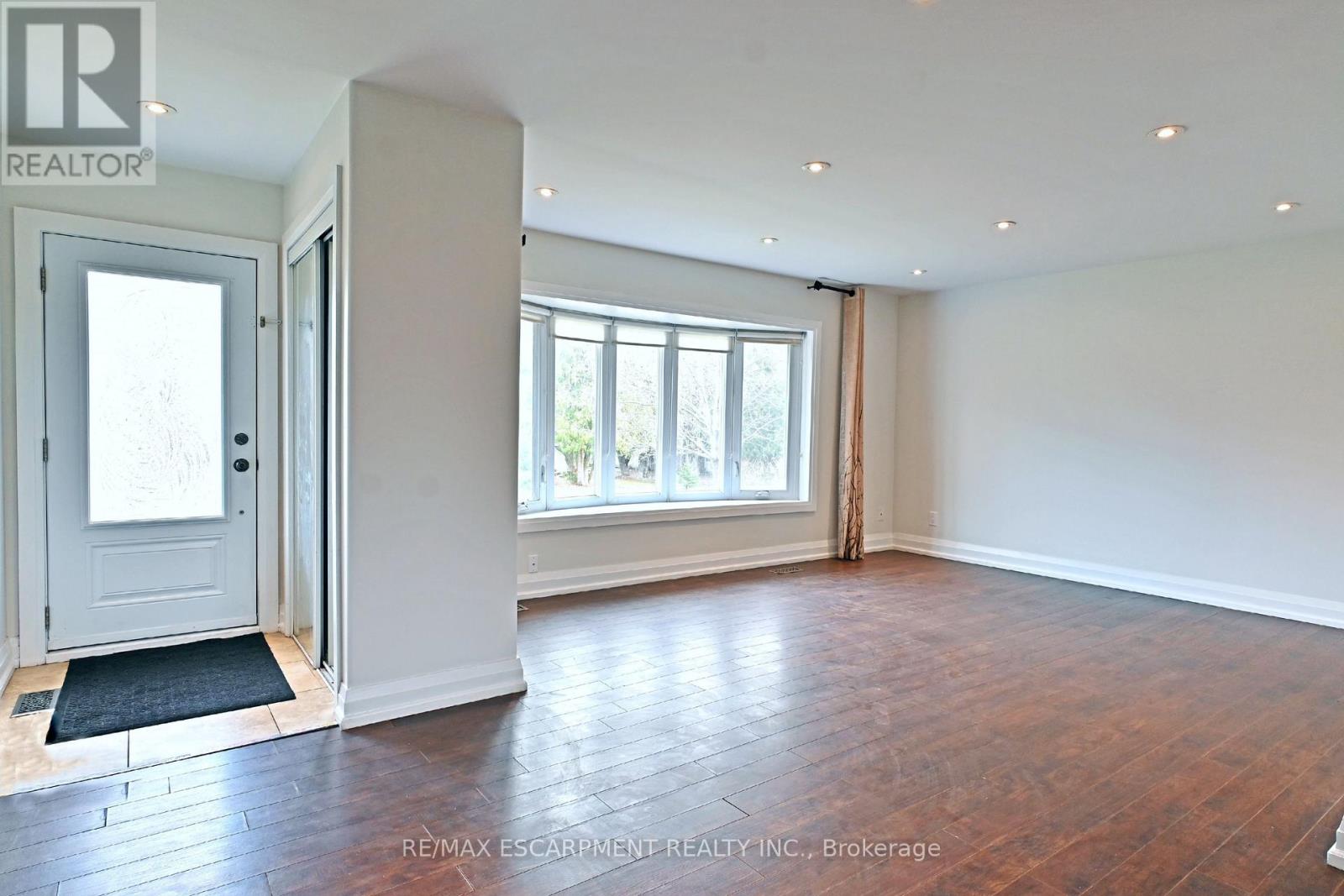 2313 Fassel Avenue, Burlington, Ontario  L7R 3P4 - Photo 2 - W12937380