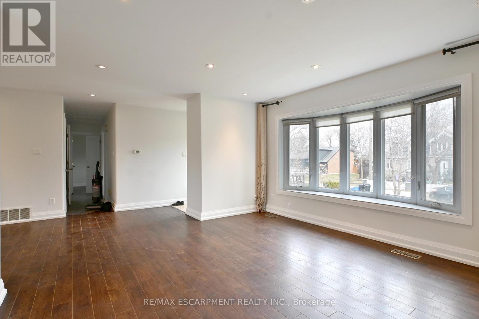 2313 Fassel Avenue, Burlington, Ontario  L7R 3P4 - Photo 3 - W12937380