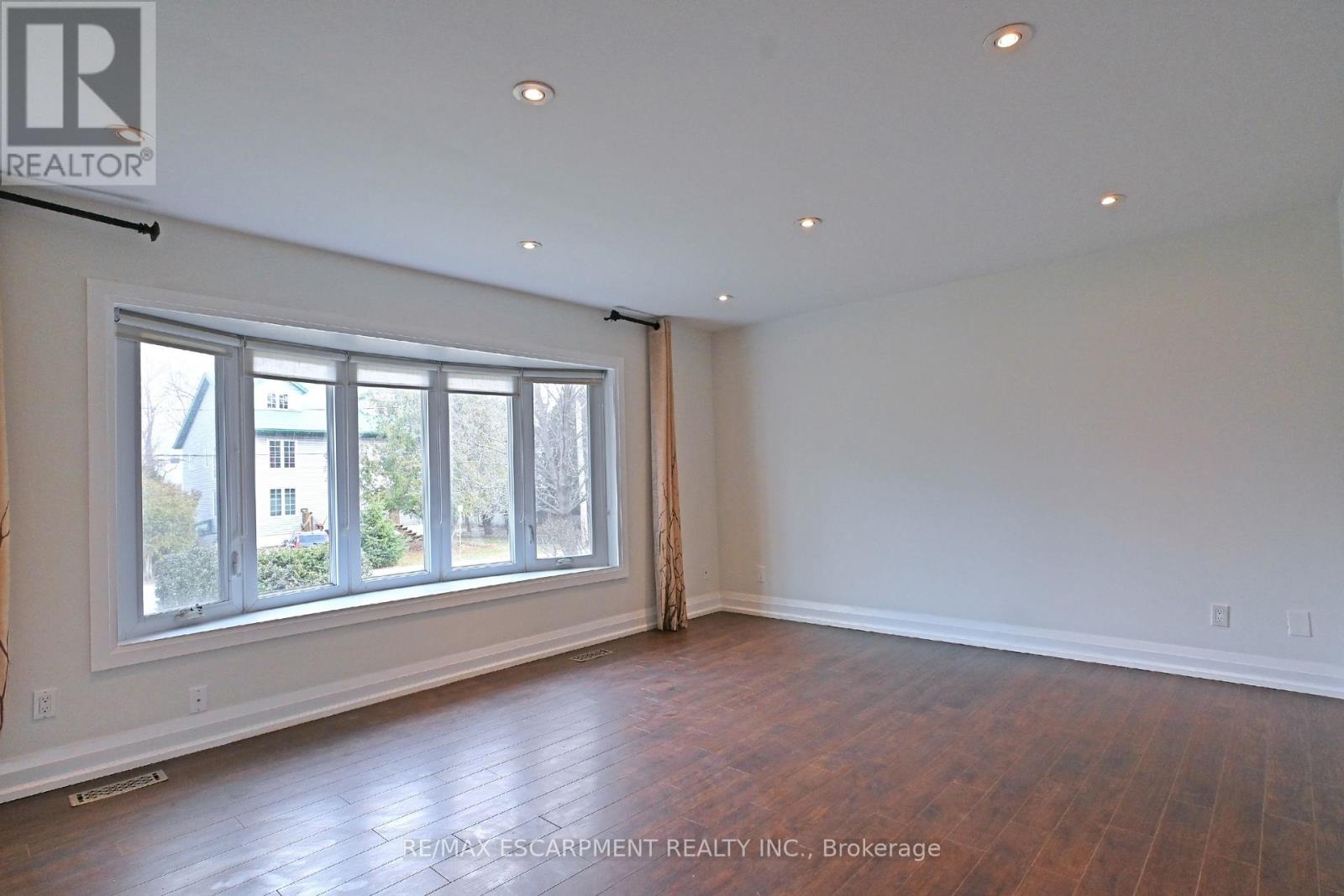 2313 Fassel Avenue, Burlington, Ontario  L7R 3P4 - Photo 4 - W12937380