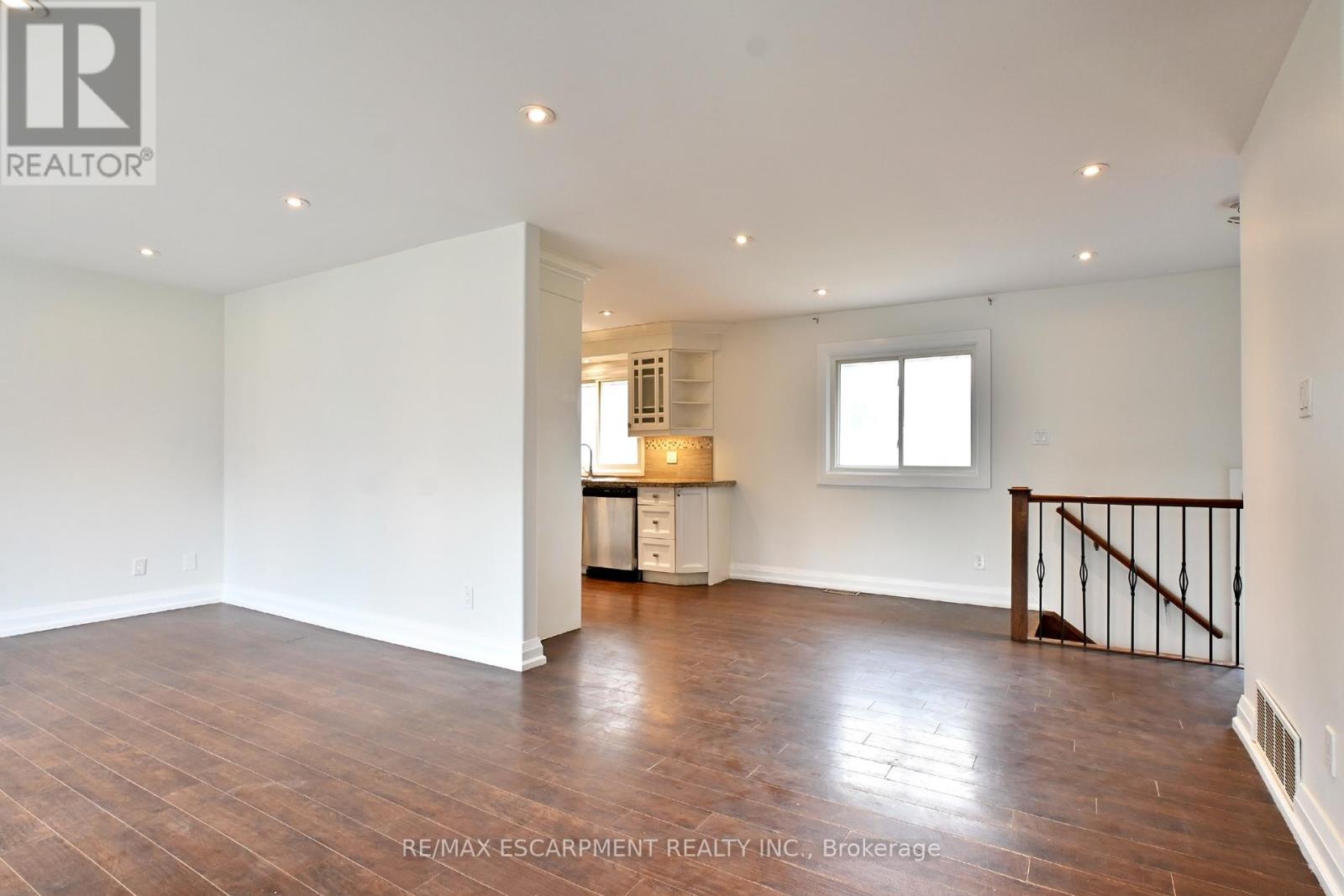 2313 Fassel Avenue, Burlington, Ontario  L7R 3P4 - Photo 5 - W12937380