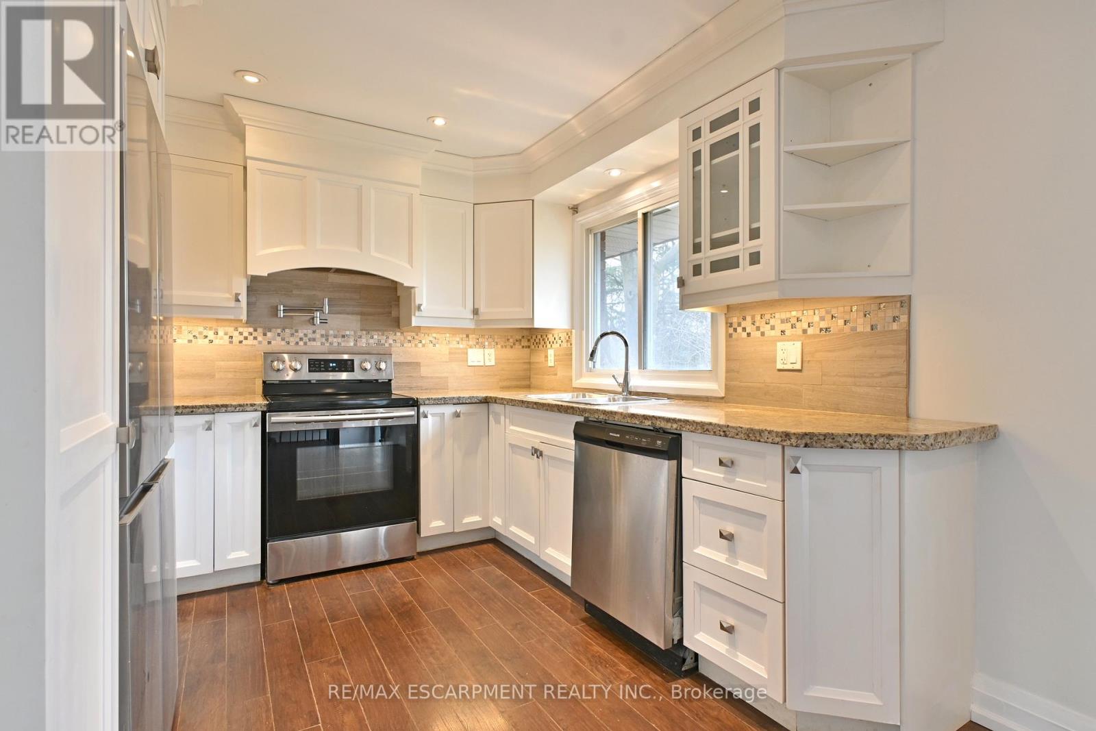 2313 Fassel Avenue, Burlington, Ontario  L7R 3P4 - Photo 9 - W12937380