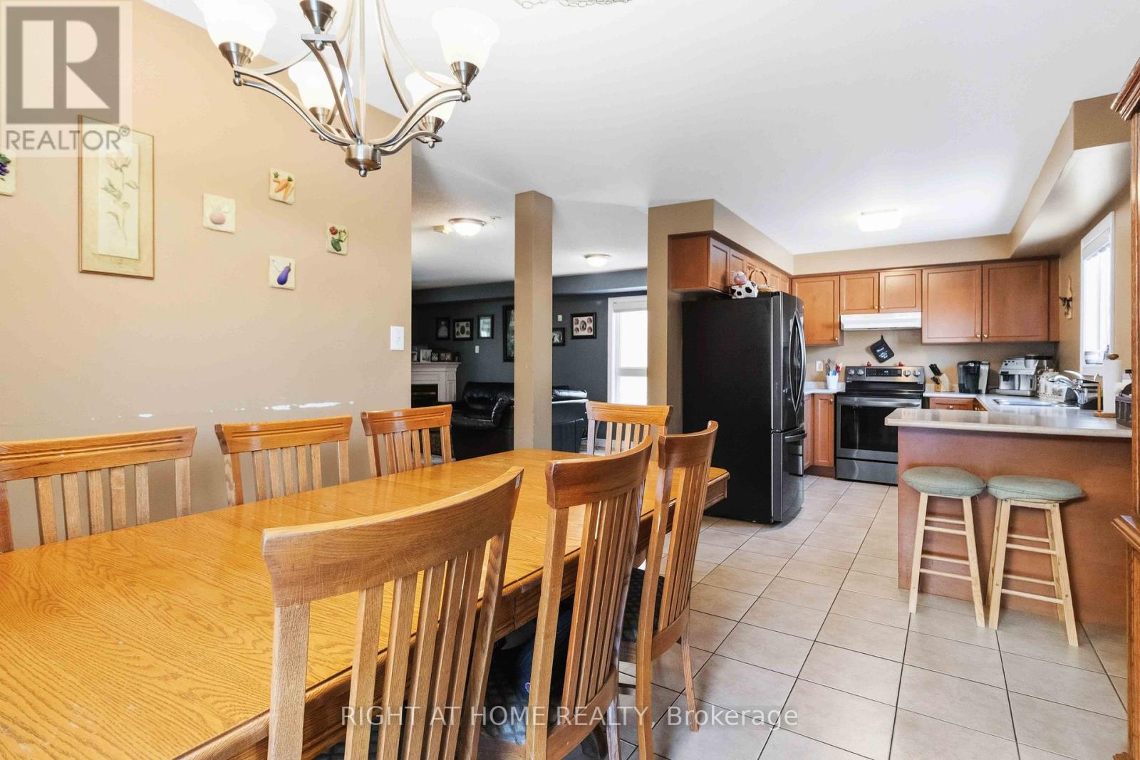 26 Courtsfield Crescent, Brampton (Fletcher's Meadow), Ontario  L7A 2E3 - Photo 10 - W12937382