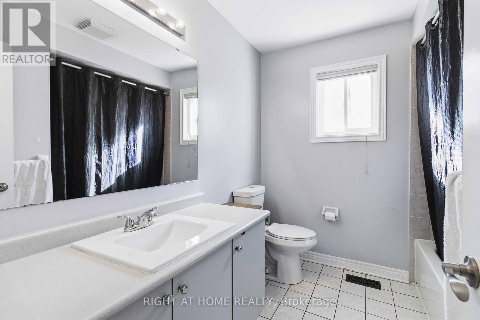 26 Courtsfield Crescent, Brampton (Fletcher's Meadow), Ontario  L7A 2E3 - Photo 19 - W12937382