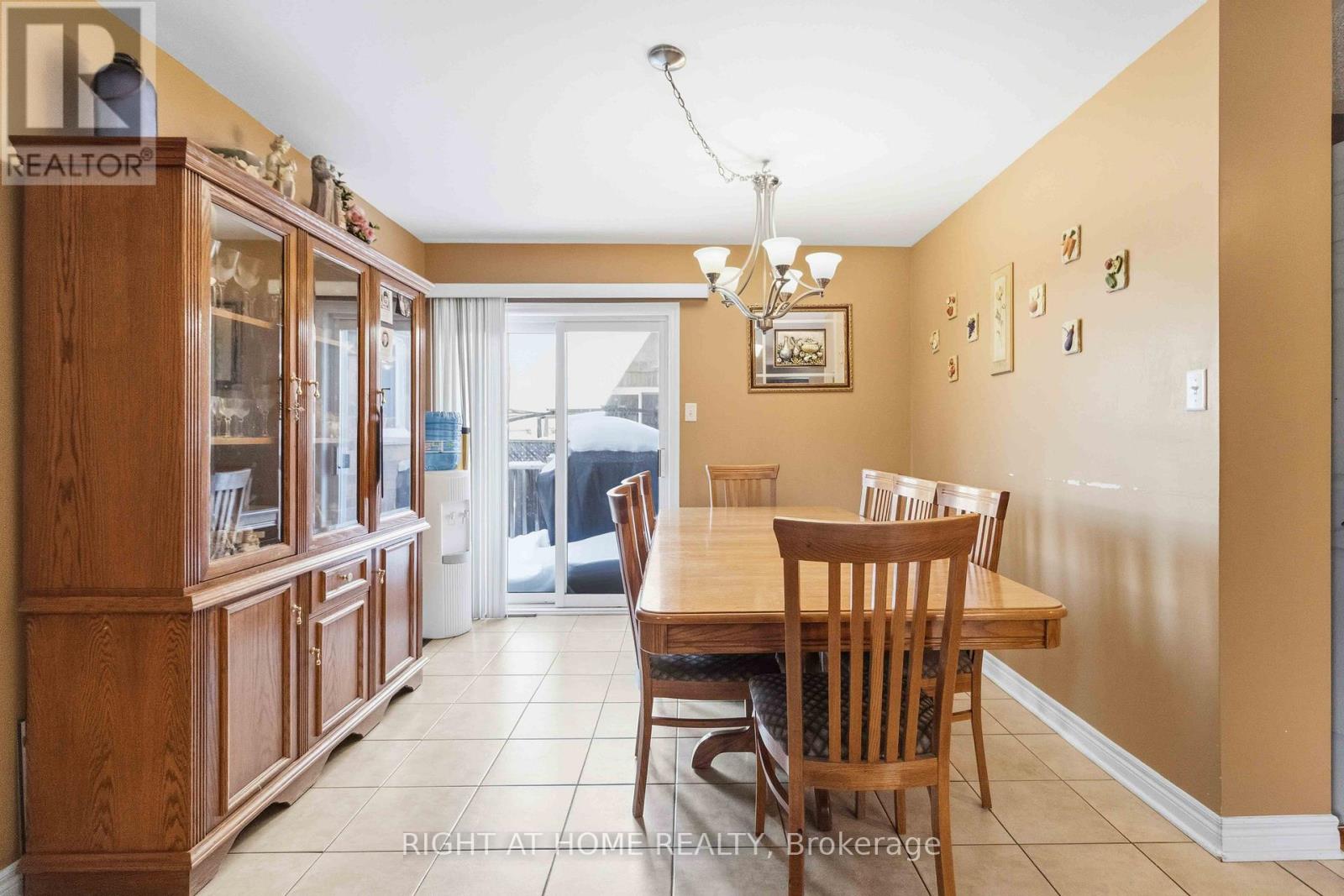 26 Courtsfield Crescent, Brampton (Fletcher's Meadow), Ontario  L7A 2E3 - Photo 9 - W12937382