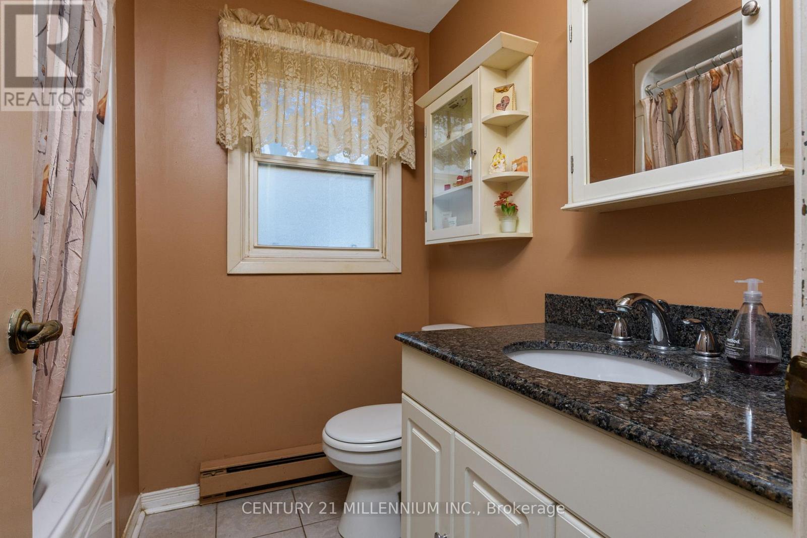 9 Crestview Avenue, Brampton, Ontario  L6W 2R7 - Photo 17 - W12937386