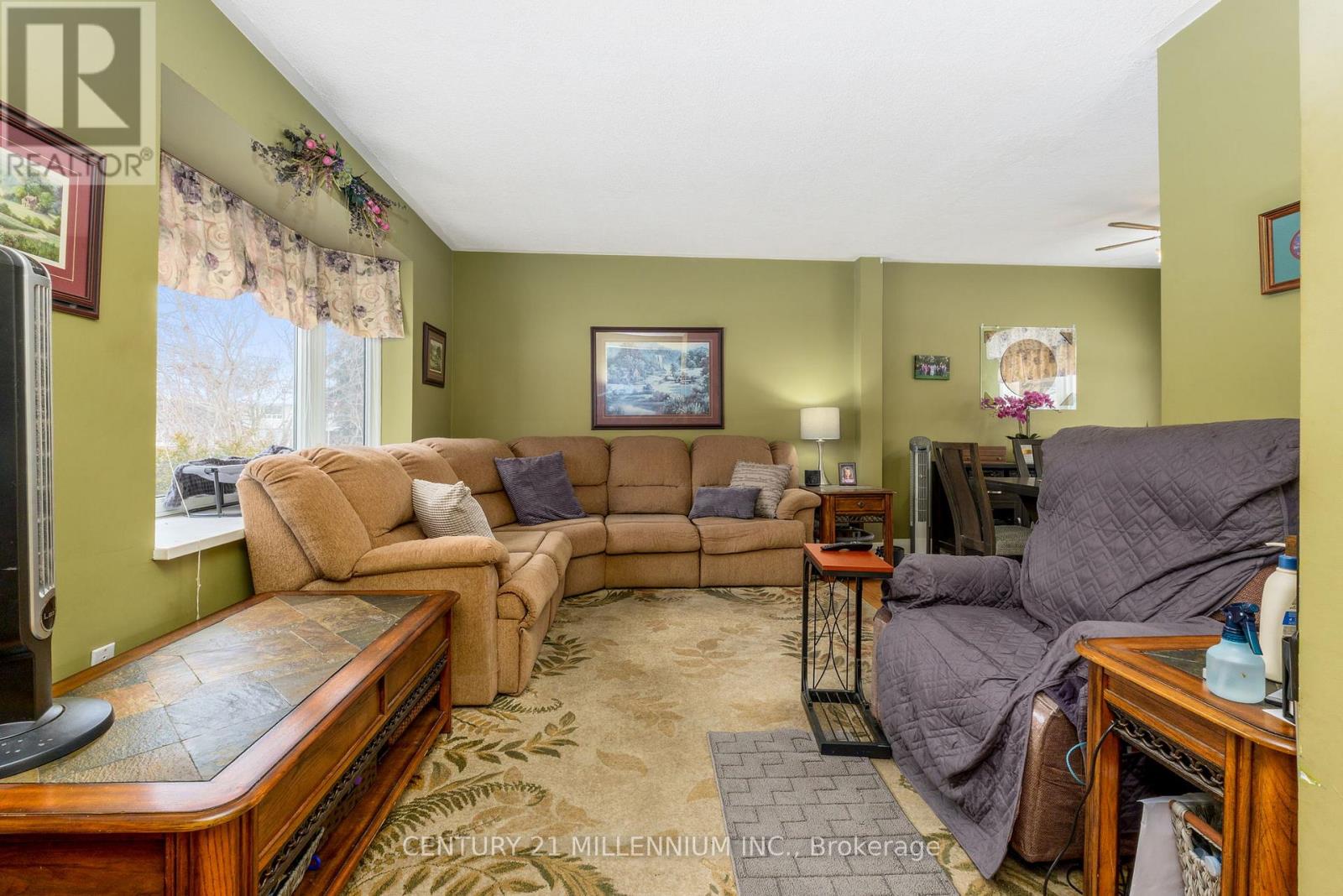 9 Crestview Avenue, Brampton, Ontario  L6W 2R7 - Photo 3 - W12937386