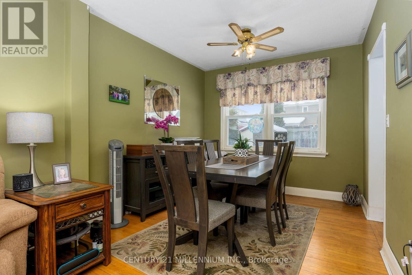 9 Crestview Avenue, Brampton, Ontario  L6W 2R7 - Photo 5 - W12937386