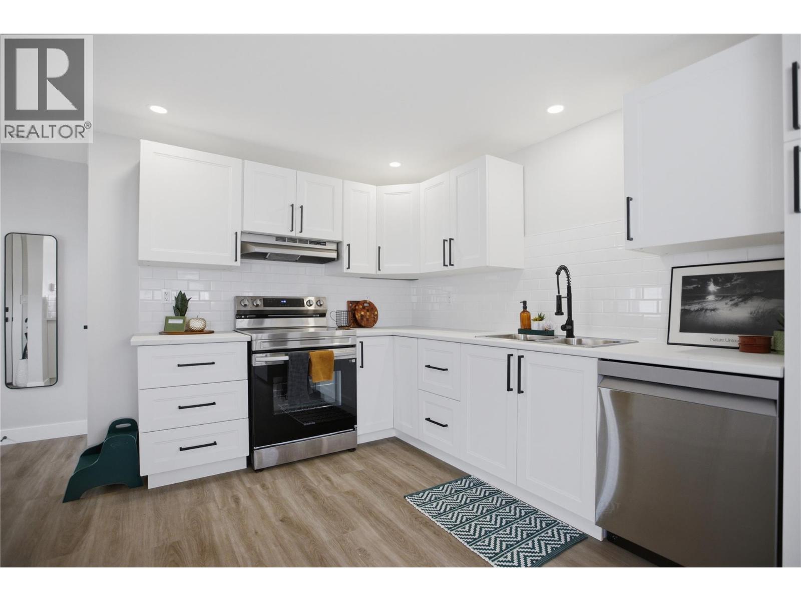 3 Pluto Drive Unit# 3p, Kamloops, British Columbia  V2B 1A6 - Photo 3 - 10380126