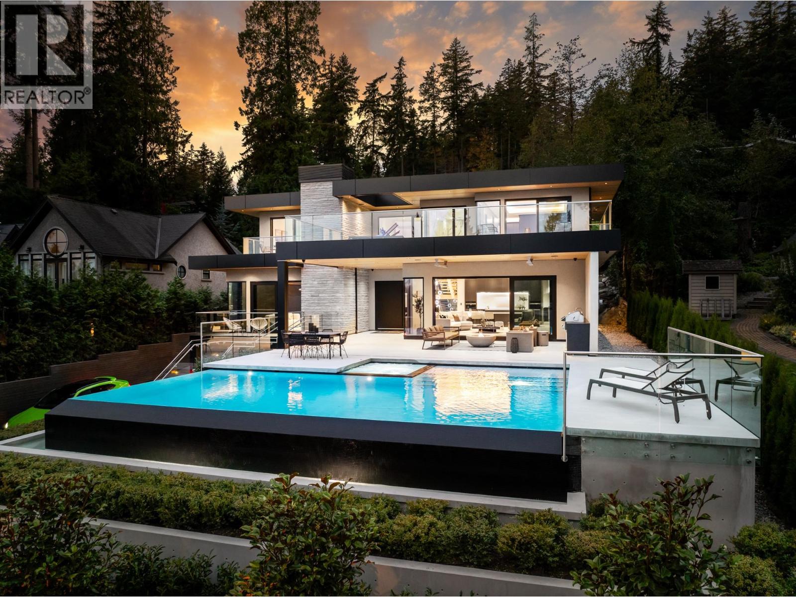 449 Hillcrest Street, West Vancouver, British Columbia  V7V 2L8 - Photo 2 - R3104975