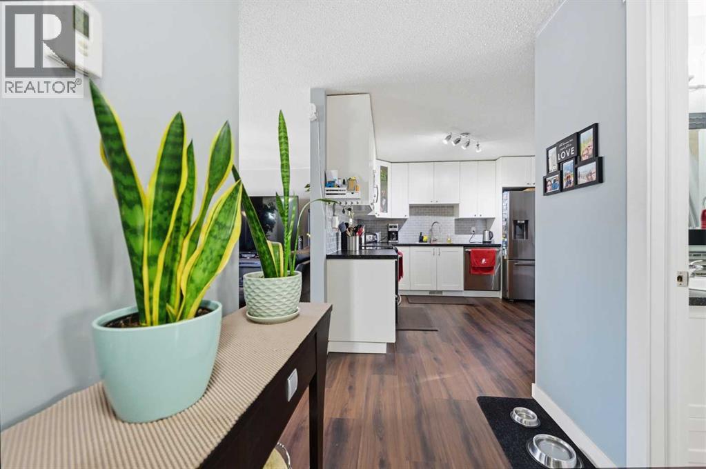 24 Huntstrom Road Ne, Calgary, Alberta  T2K 5W3 - Photo 5 - A2297219