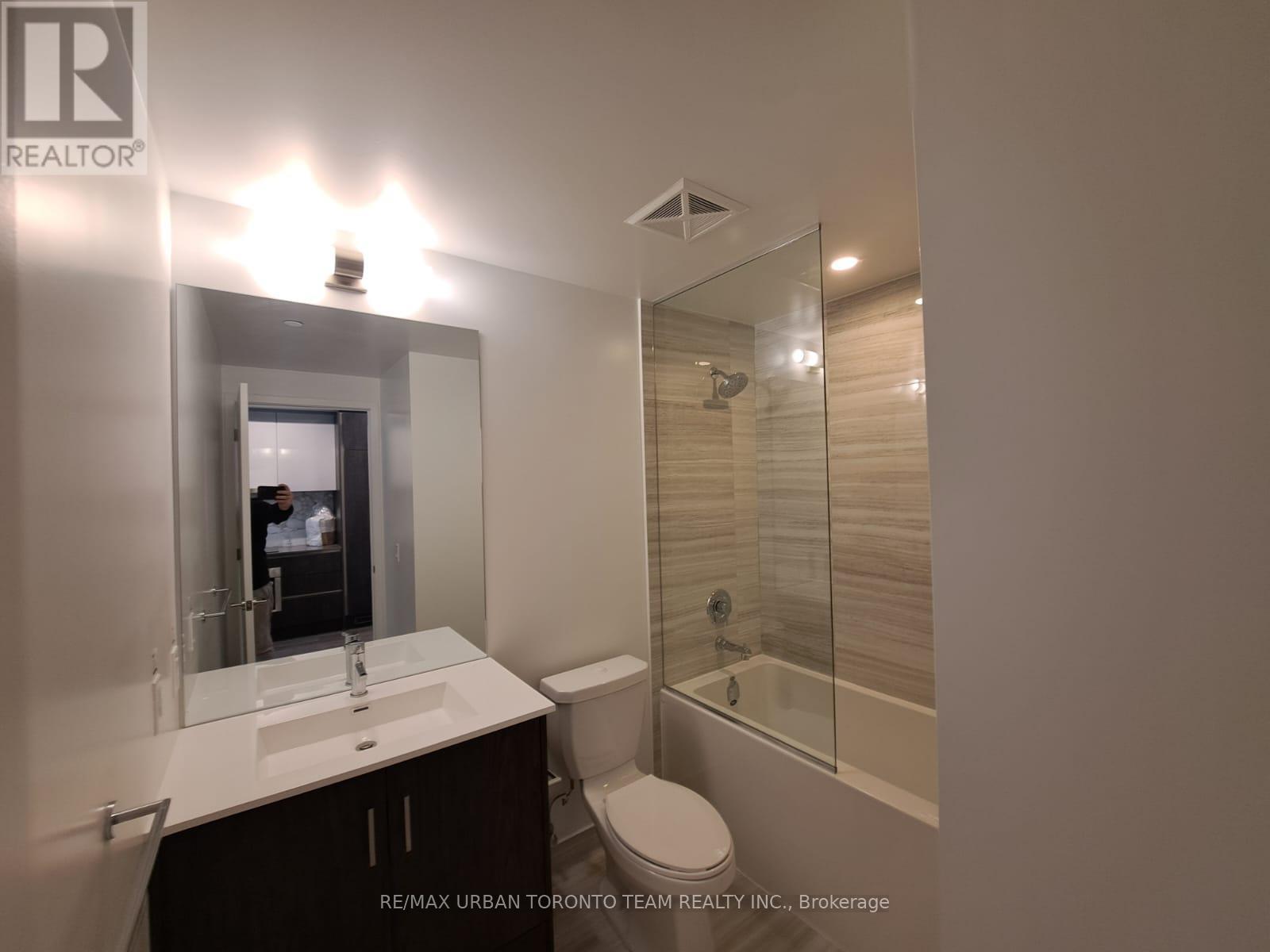 3016 - 180 Front Street E, Toronto, Ontario  M5A 0K9 - Photo 13 - C12937426