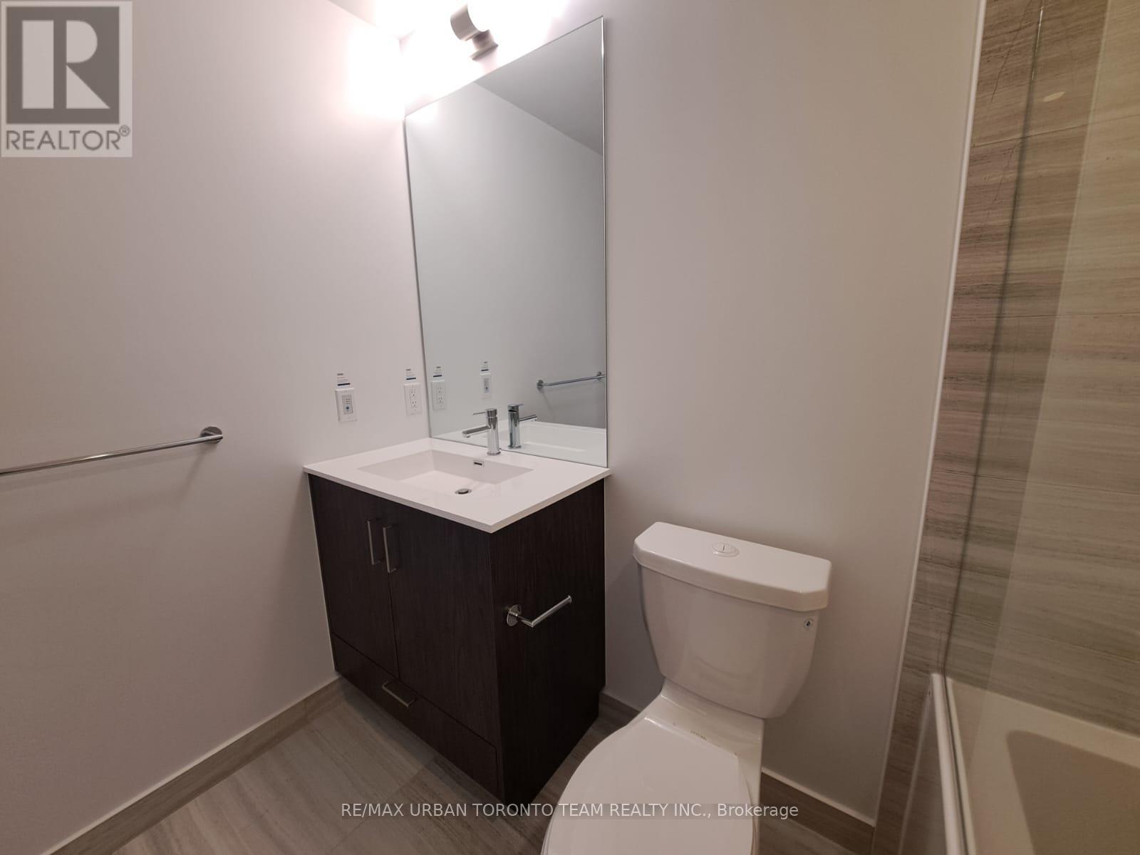 3016 - 180 Front Street E, Toronto, Ontario  M5A 0K9 - Photo 14 - C12937426
