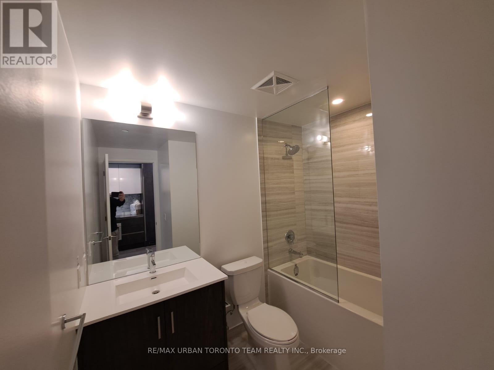 3016 - 180 Front Street E, Toronto, Ontario  M5A 0K9 - Photo 16 - C12937426