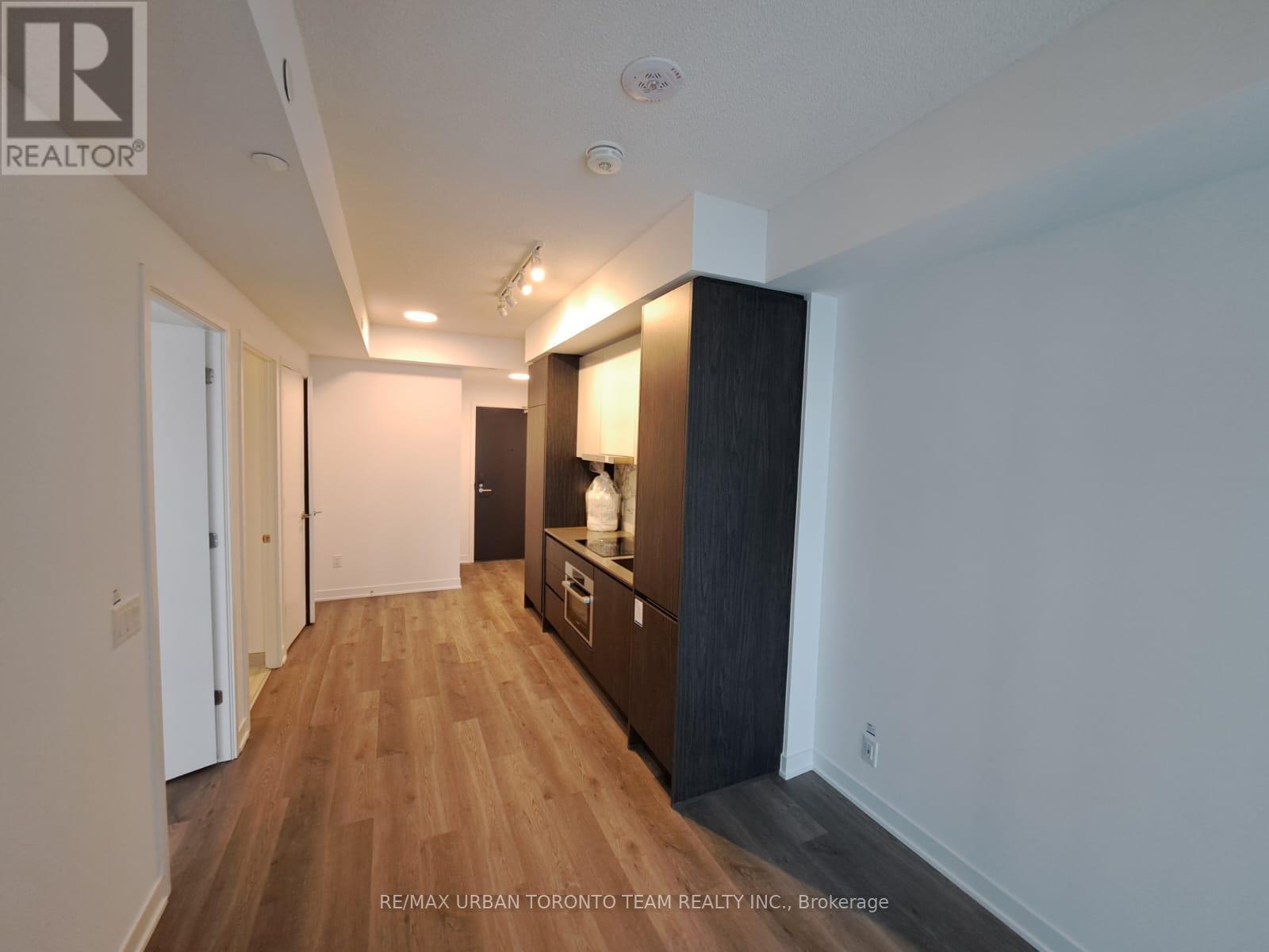 3016 - 180 Front Street E, Toronto, Ontario  M5A 0K9 - Photo 2 - C12937426