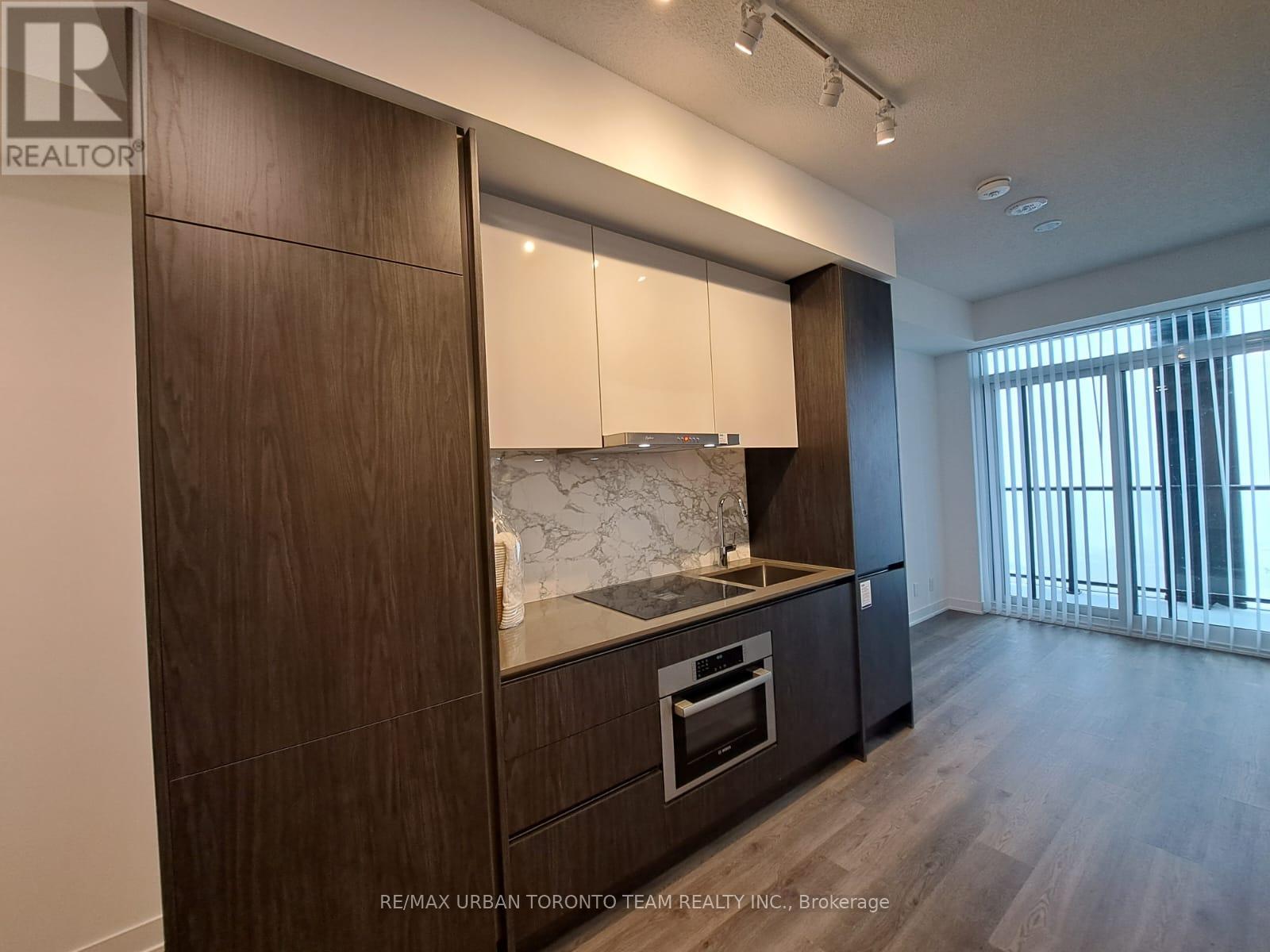 3016 - 180 Front Street E, Toronto, Ontario  M5A 0K9 - Photo 3 - C12937426