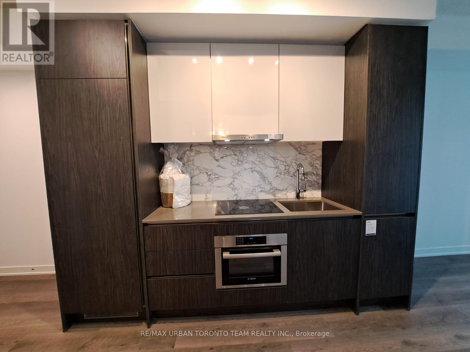 3016 - 180 Front Street E, Toronto, Ontario  M5A 0K9 - Photo 4 - C12937426