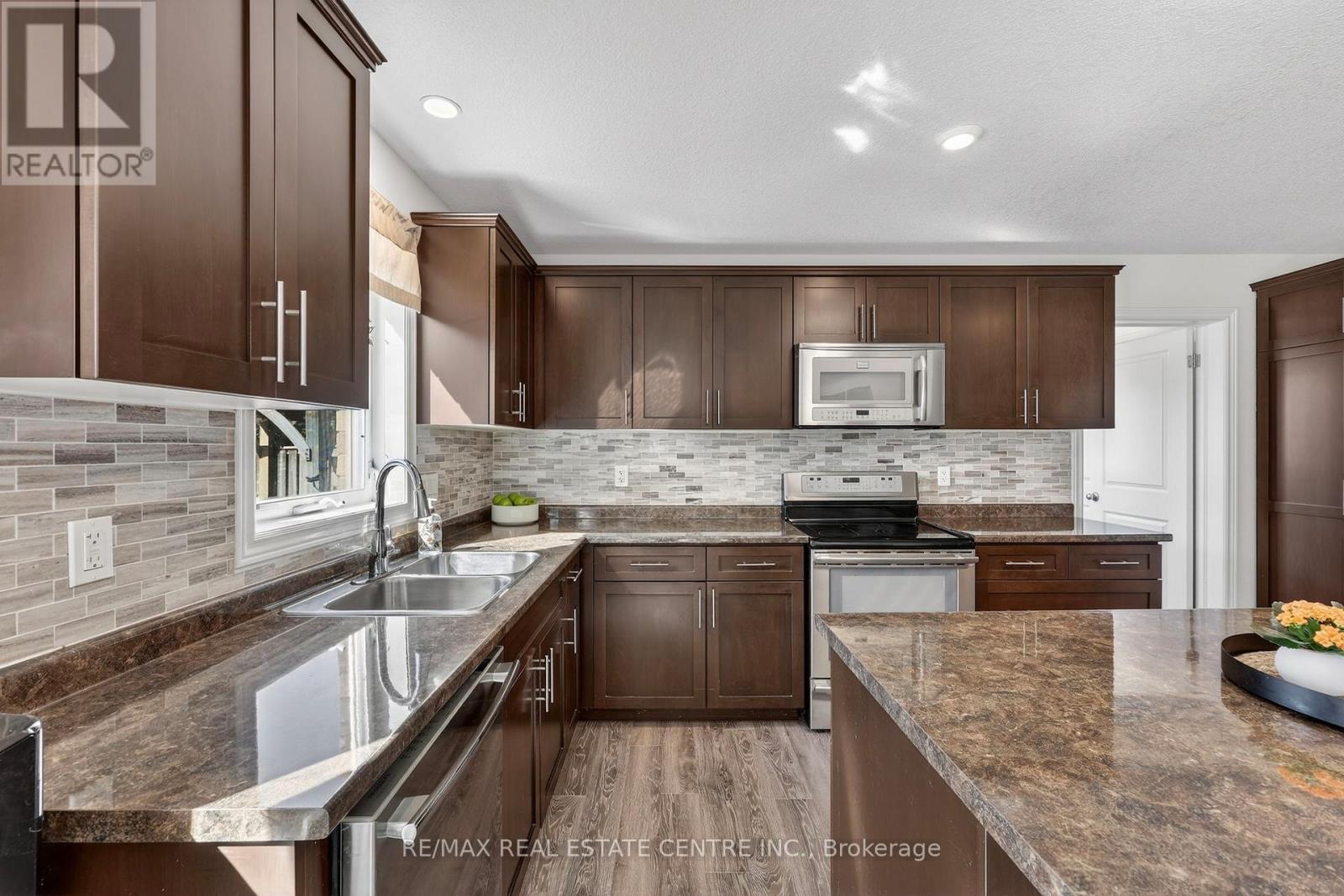 14 Sandringham Circle, Orangeville, Ontario  L9W 0A5 - Photo 17 - W12869334