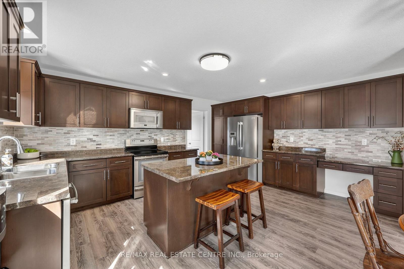 14 Sandringham Circle, Orangeville, Ontario  L9W 0A5 - Photo 15 - W12869334