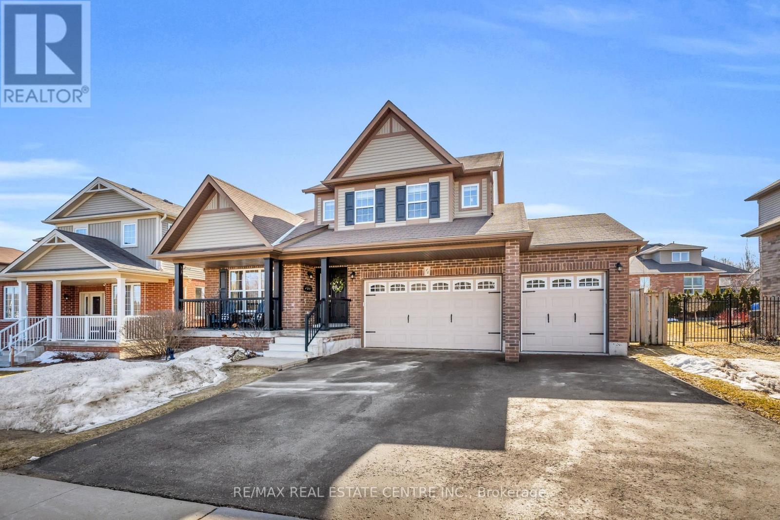 14 Sandringham Circle, Orangeville, Ontario  L9W 0A5 - Photo 2 - W12869334