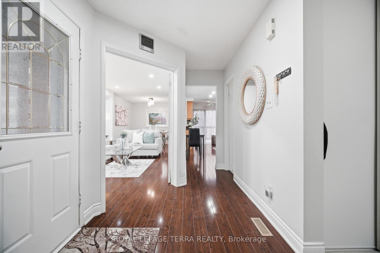 3423 Nighthawk Trail, Mississauga, Ontario  L5N 6G4 - Photo 4 - W12929904