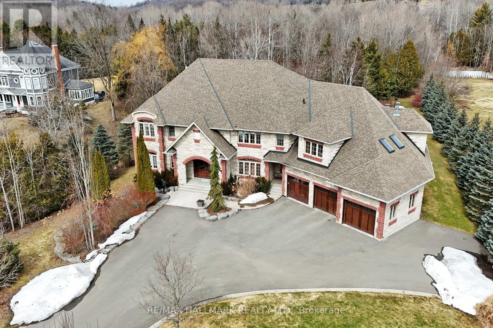 206 Churchill Avenue, King, Ontario L7B 0G9 - Photo 4 - N12937406