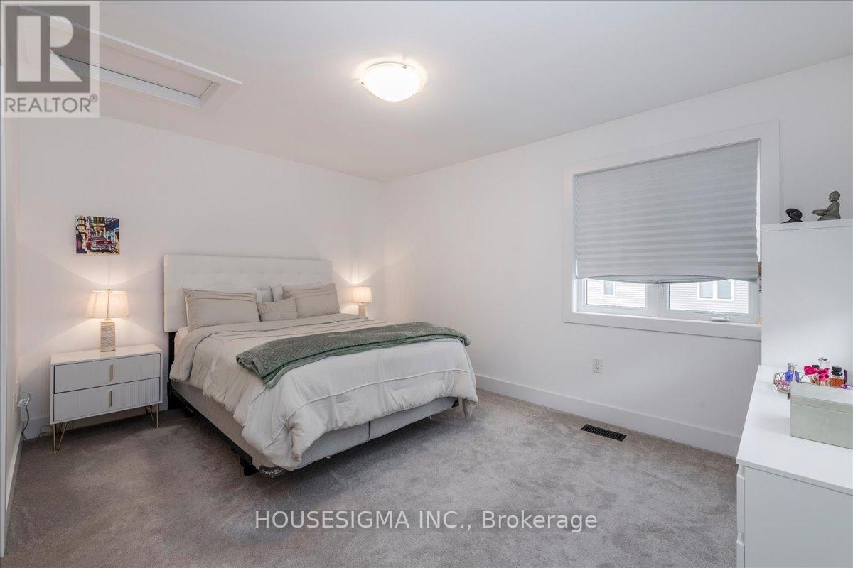 49 Hay Lane, Barrie, Ontario  L9J 0T6 - Photo 11 - S12937410